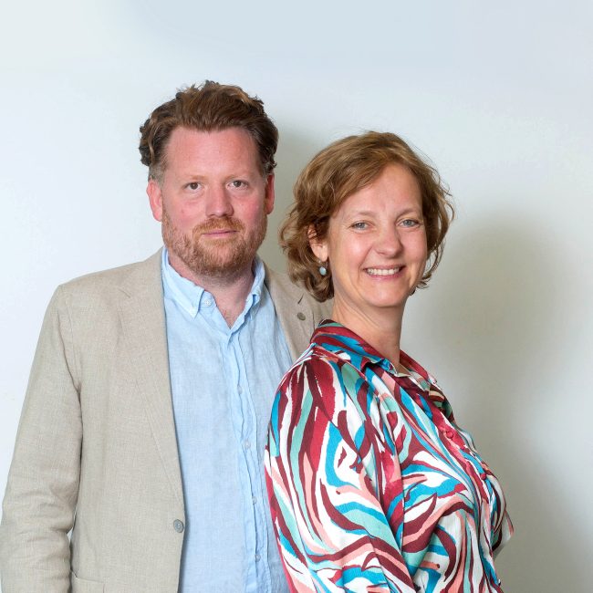 Portretfoto hoofdredactie Trouw, Wendelmoet Boersema en Karel Smouter, hoofdredactie Trouw Foto : Maartje Geels